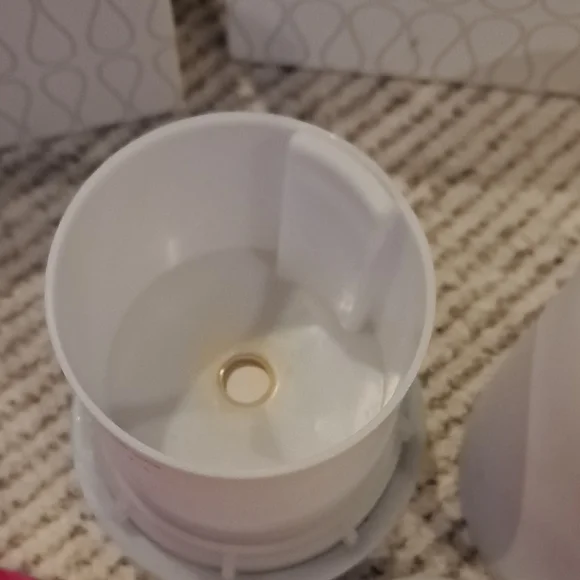 NEST Fragrances White and Silver Diffuser - Picture 8 of 9